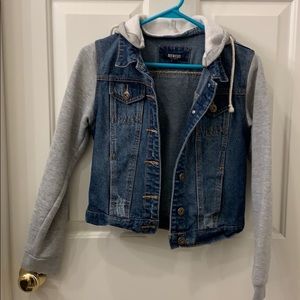 Jean jacket with sweatshirt material
